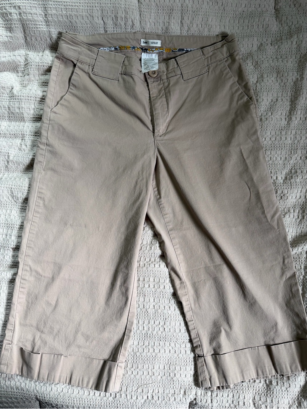 Lee Women’s Tan Cropped Capri Pants